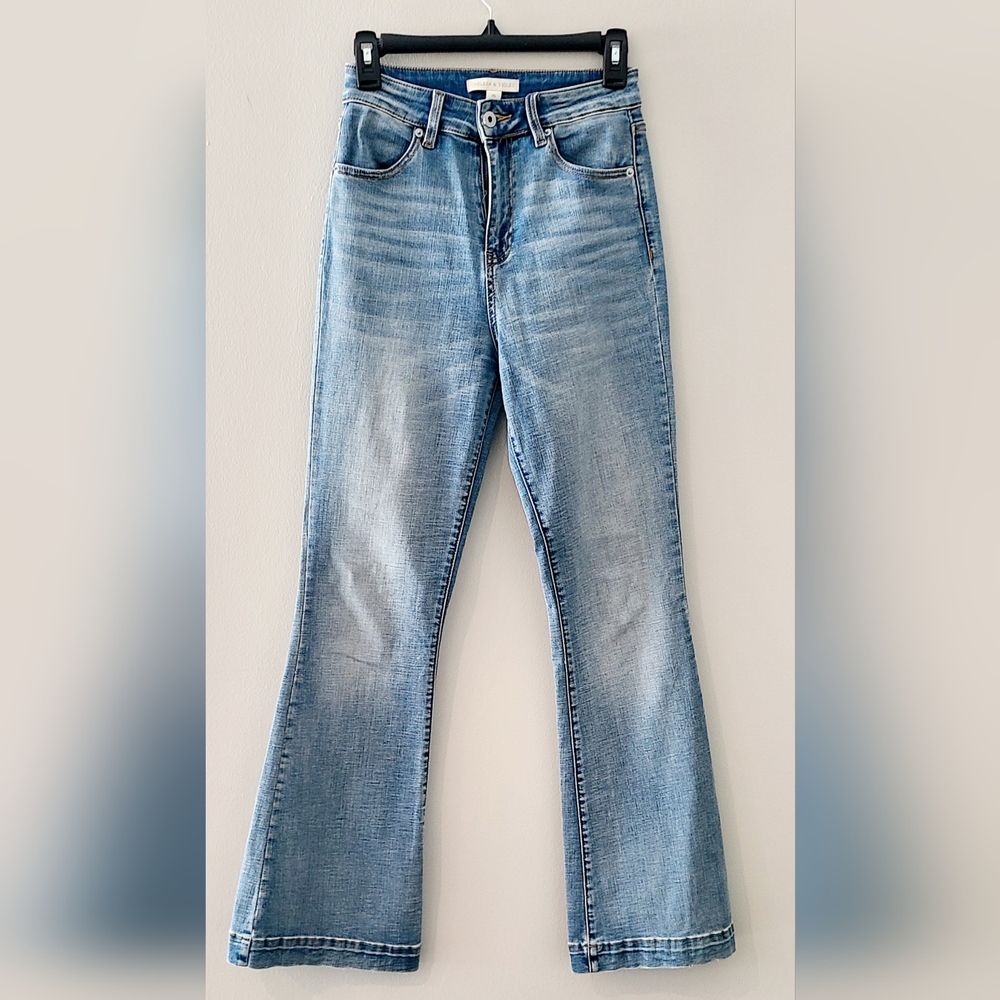 Chelsea and violet wide leg jeans light wash size 26